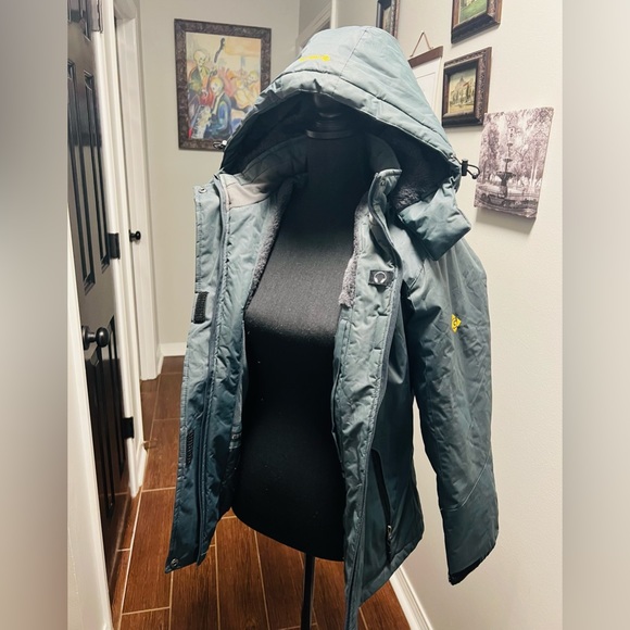 GEMYSE Women's Mountain Waterproof Ski Snow Jacket Winter Windproof Rain Jacket - Picture 2 of 5